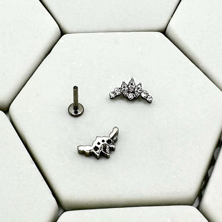 Three stone lotus w balls white cubic zirconia cluster attachment 0.9mm thread (Fits 1.2mm)