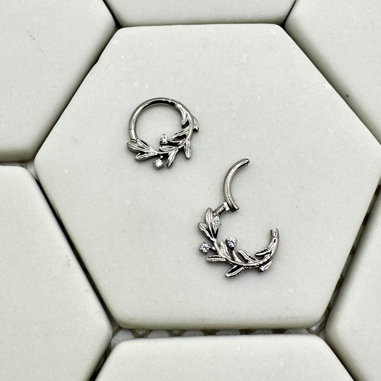Leaves Ring with 2 WCZ, hinged ring