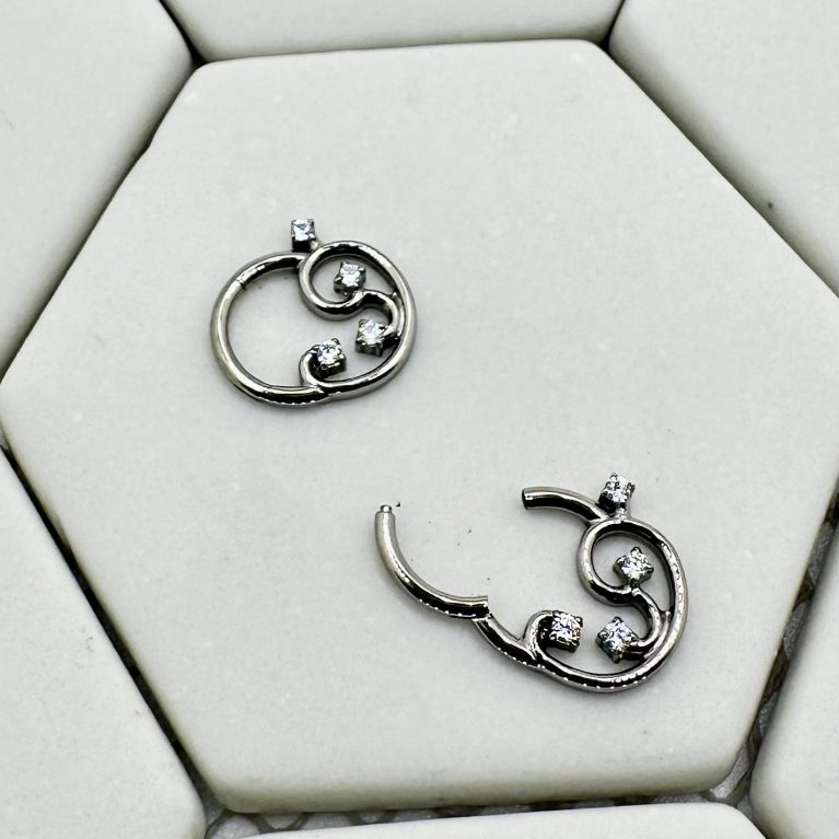 Ornamental 4 WCZ, hinged ring